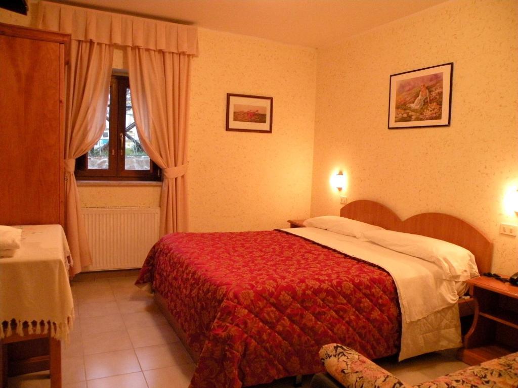 Albergo Ristorante Il Pescatore Villetta Barrea Quarto foto